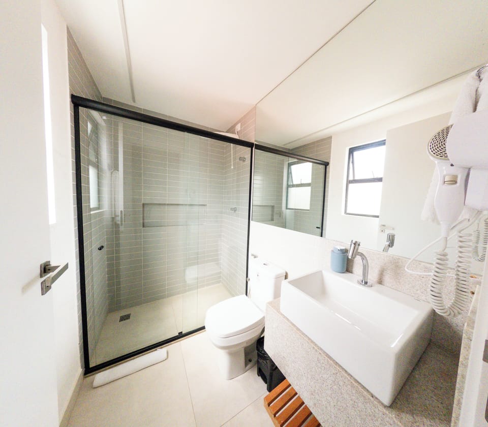 Basic Room | Bathroom | Shower, towels