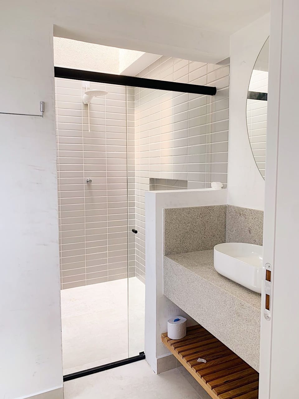 Design Room | Bathroom | Shower, towels