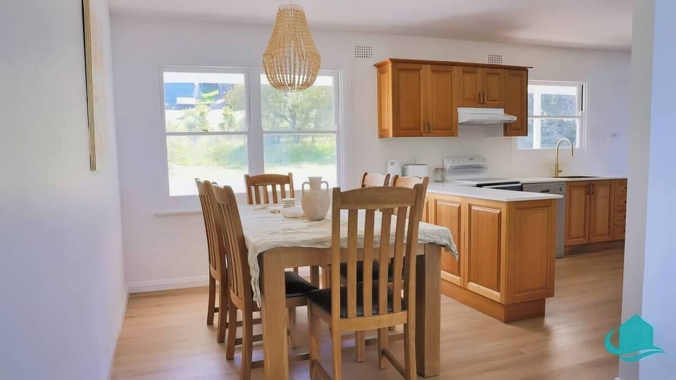 Open plan dining room and kitchen