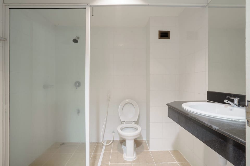 Standard Double Room | Bathroom | Shower, free toiletries, hair dryer (on request)