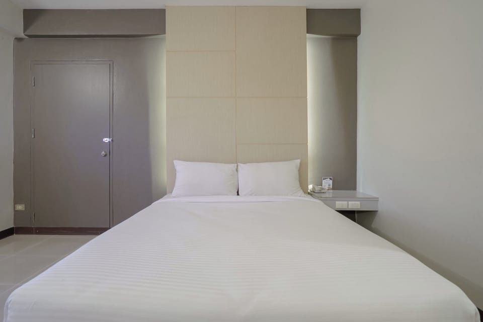 Standard Double Room | Minibar, desk, rollaway beds (surcharge), WiFi (free)