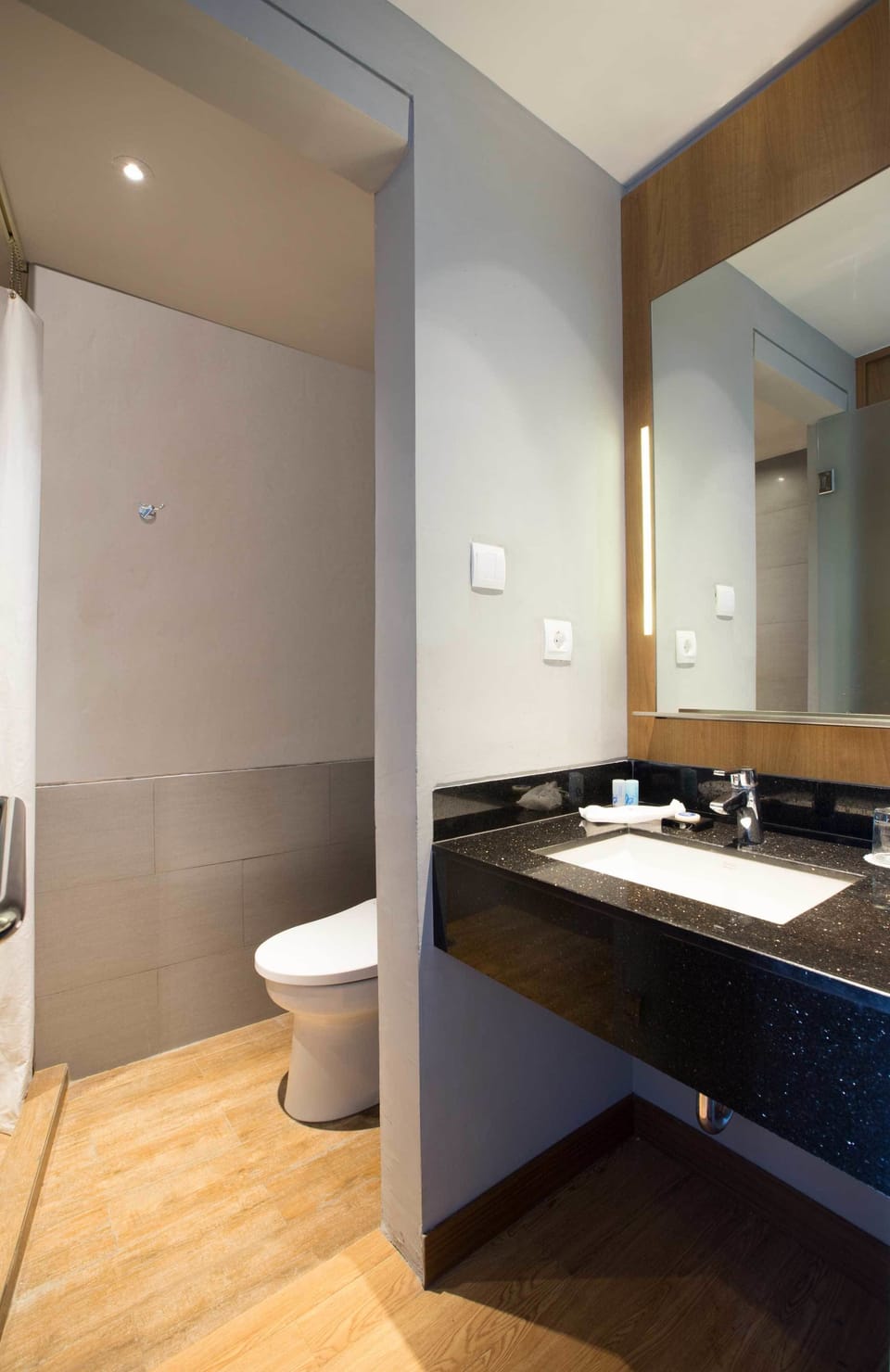 Minibar, in-room safe, desk, free WiFi