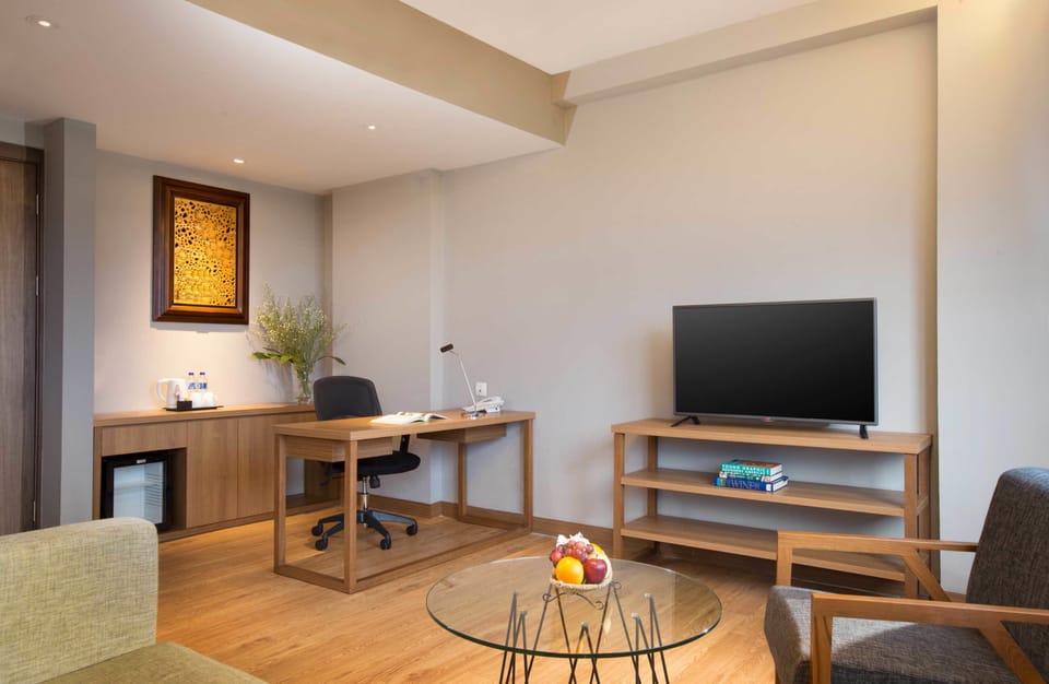 Suite | Minibar, in-room safe, desk, free WiFi