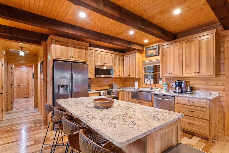 Granite Counter Top with Center Island and Stainless Appliances in the Kitchen