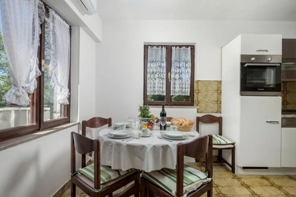 Kitchen and dining area
