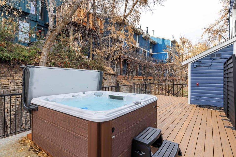 Guests can enjoy the shared amenities of Blue Church Lodge shared amenities such as the outdoor hot tub.