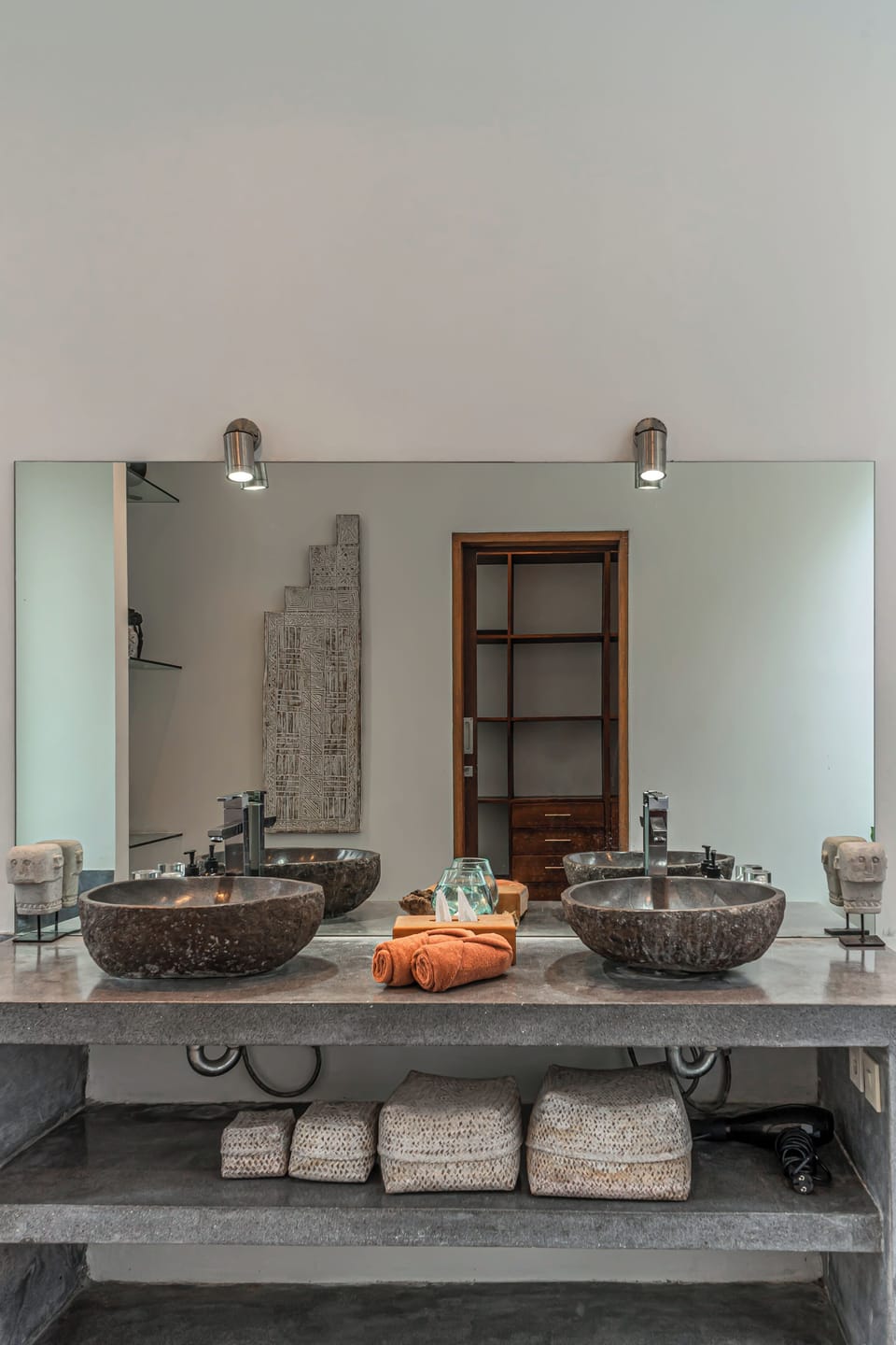Deluxe Villa | Bathroom | Separate tub and shower, rainfall showerhead, hair dryer, towels