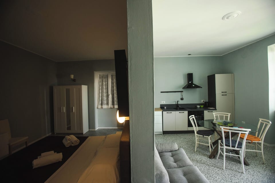 City Double Room | Living area | Smart TV, computer monitors