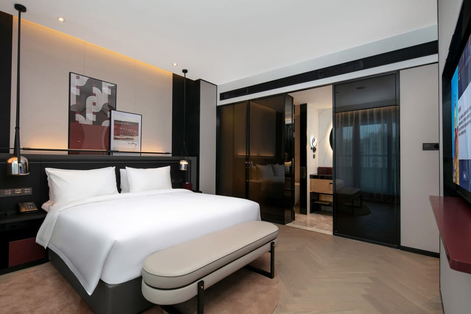 Superior Studio Suite | Premium bedding, minibar, in-room safe, blackout drapes