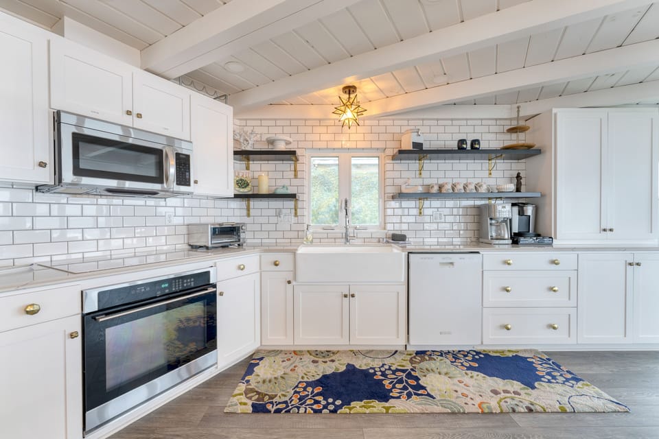 Fully equipped kitchen.