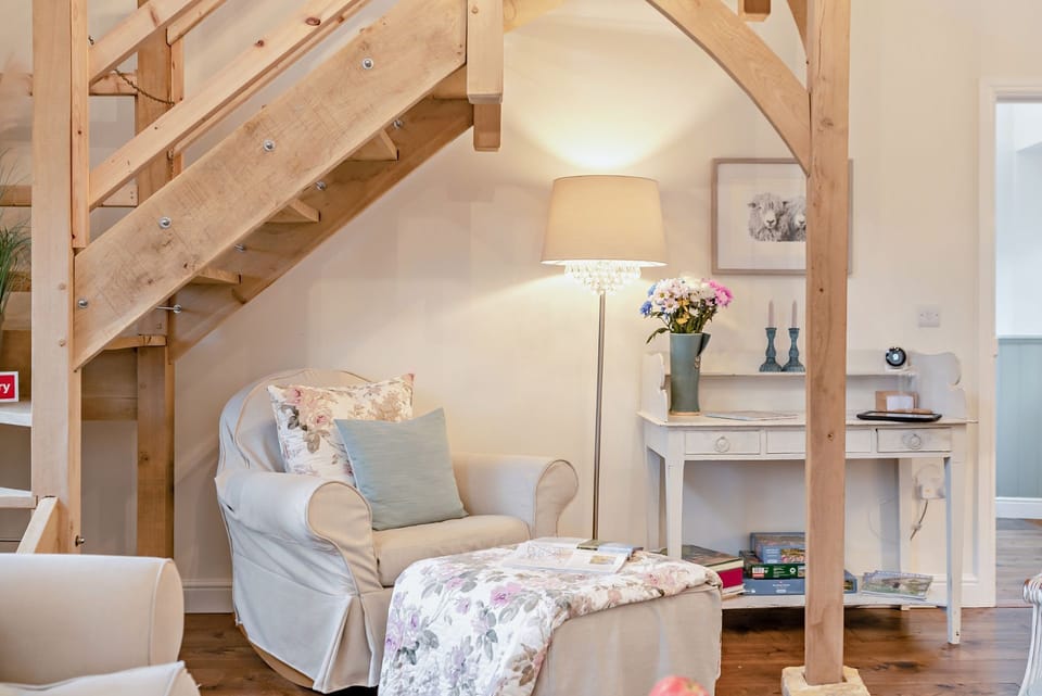 Rex Cottage Family Bathroom - StayCotswold