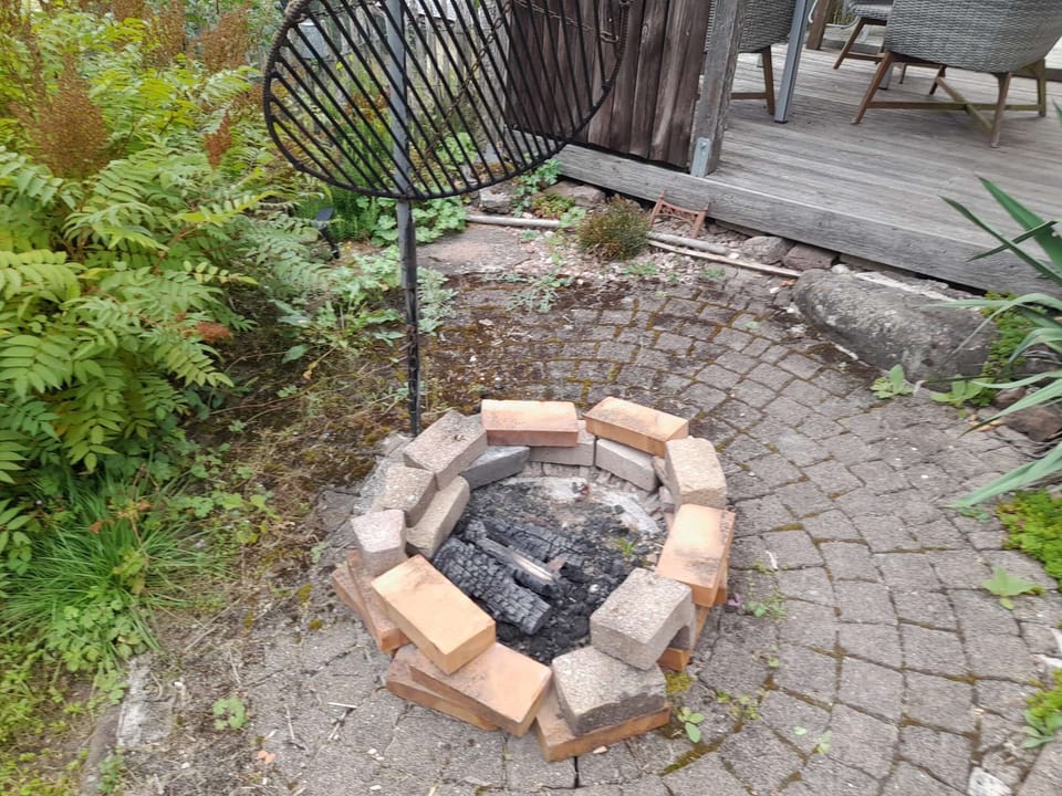 Brick barbecue incl. barbecue utensils