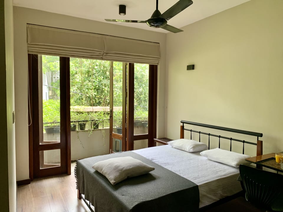 Single Room | Pillowtop beds, bed sheets