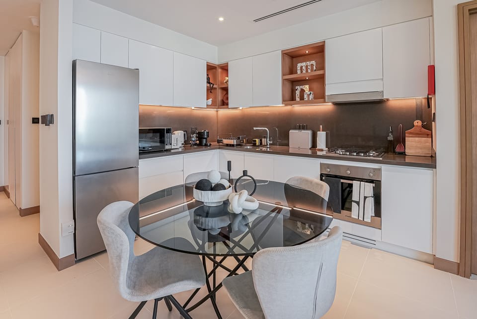 Luxury Apartment, 2 Bedrooms, Balcony, Marina View | Dining room