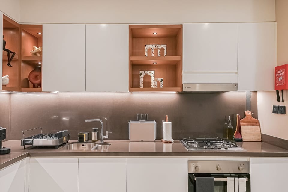 Luxury Apartment, 2 Bedrooms, Balcony, Marina View | Private kitchen | Full-size fridge, microwave, oven, stovetop