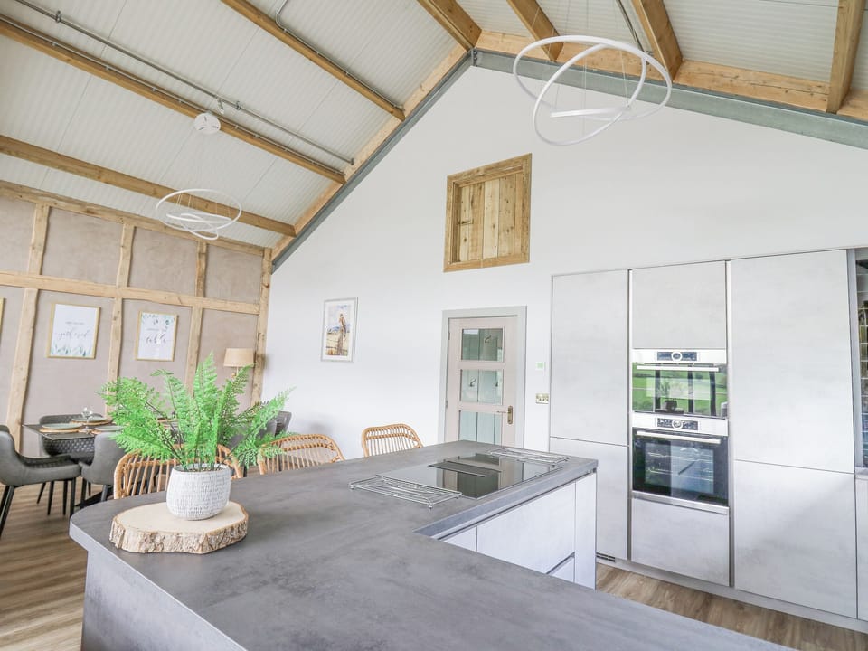 Cottage | Dining