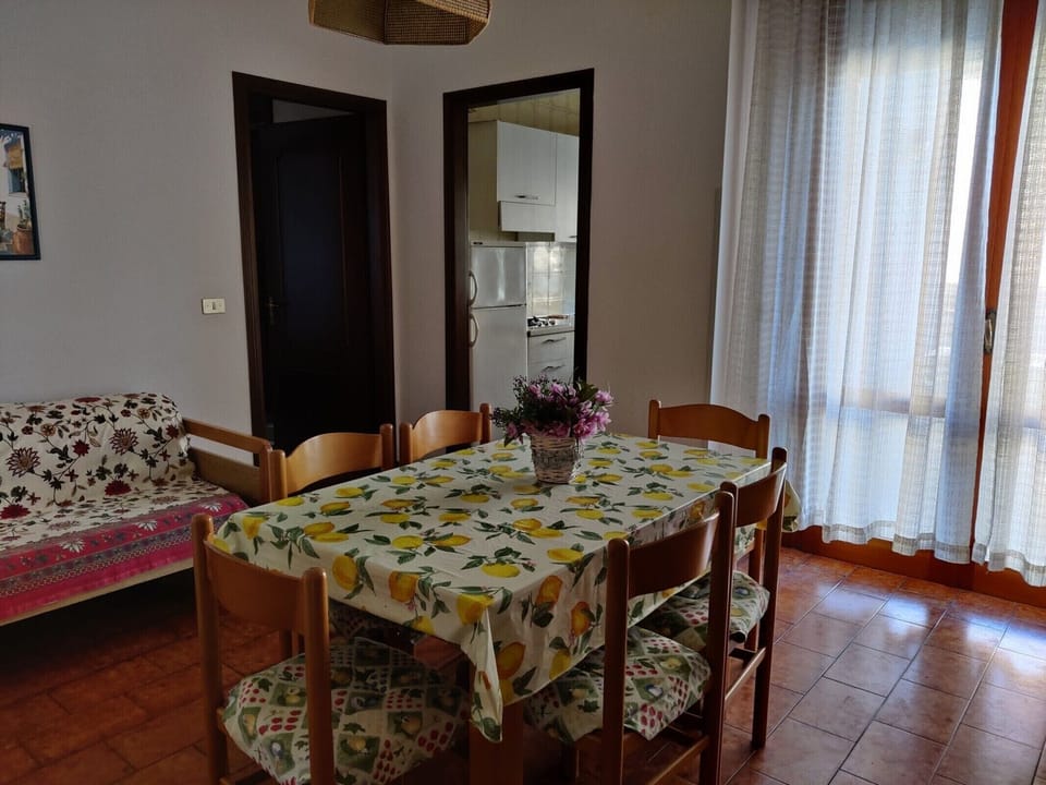 Apartment, 2 Bedrooms, Balcony, City View | Living room