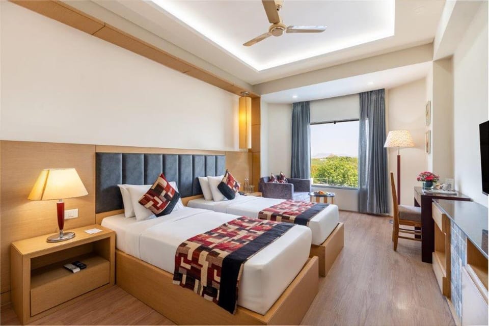 Standard Twin Room | Premium bedding, minibar, desk, laptop workspace