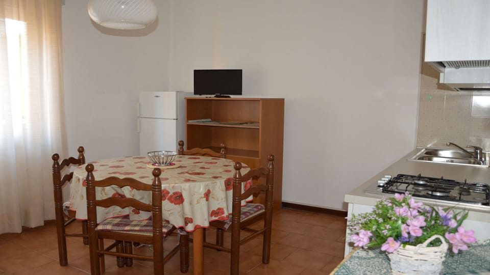Apartment, 2 Bedrooms, Balcony, City View | Dining