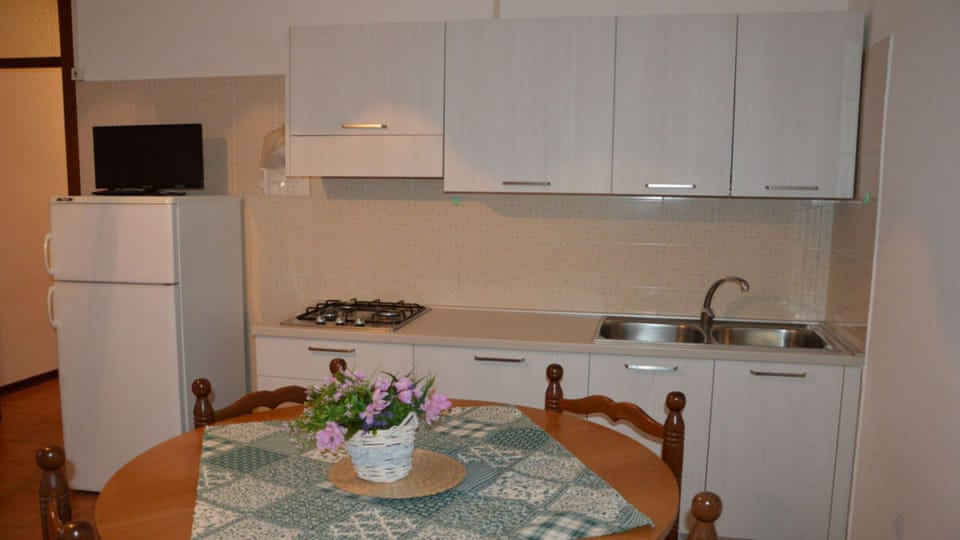 Apartment, 2 Bedrooms, Balcony, City View | Interior