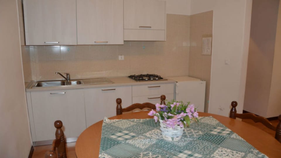 Apartment, 2 Bedrooms, Balcony, City View | Dining room