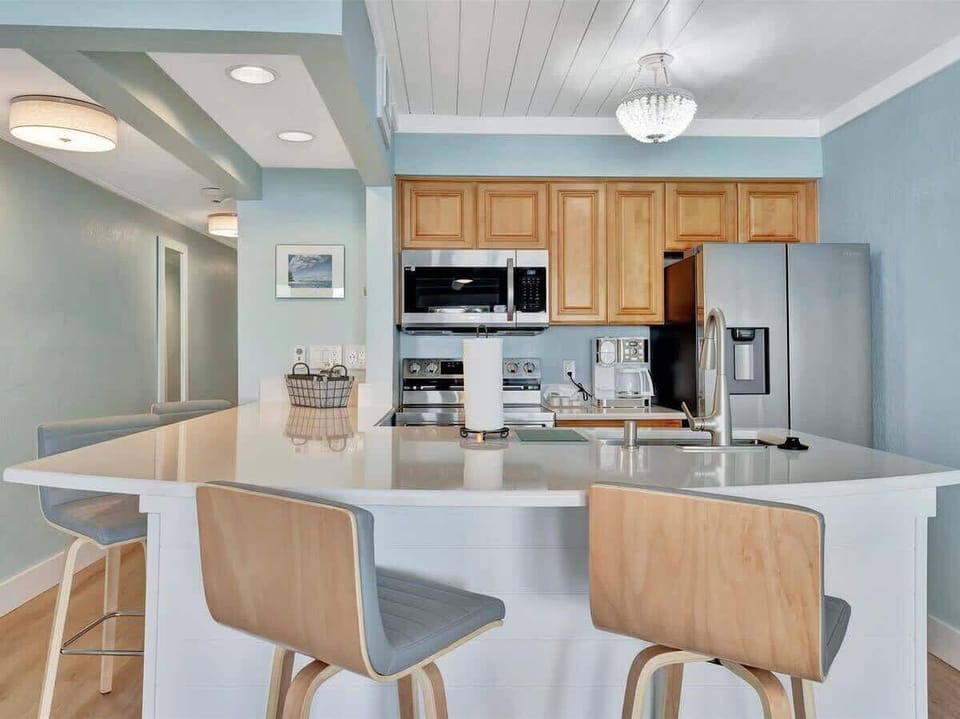 Breakfast bar ready! Your perfect spot for a quick bite or morning brew
