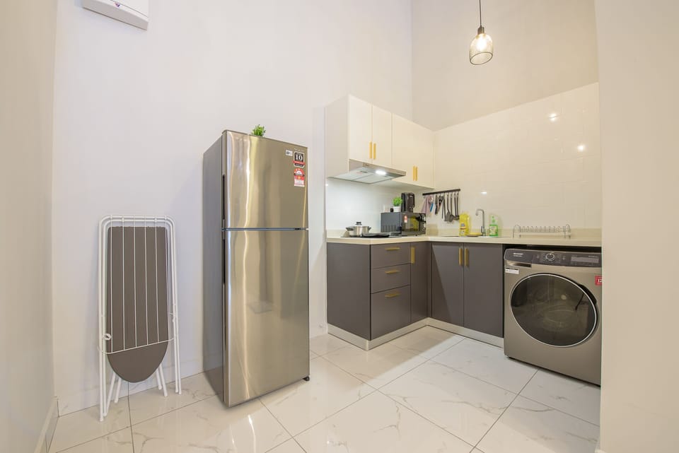 Executive Apartment | Microwave