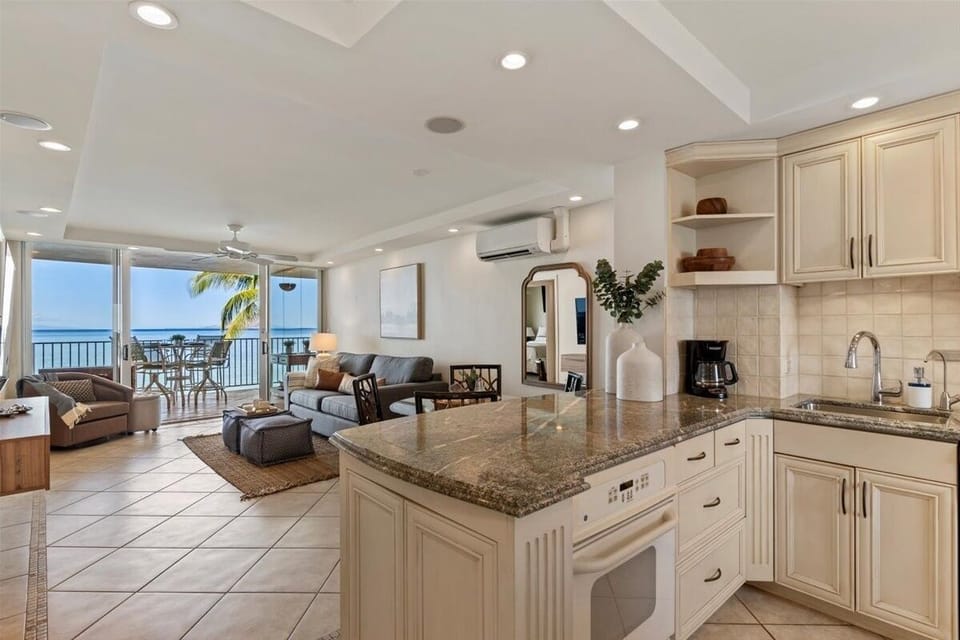 Condo, 2 Bedrooms | Private kitchen | Fridge, oven, stovetop, coffee/tea maker