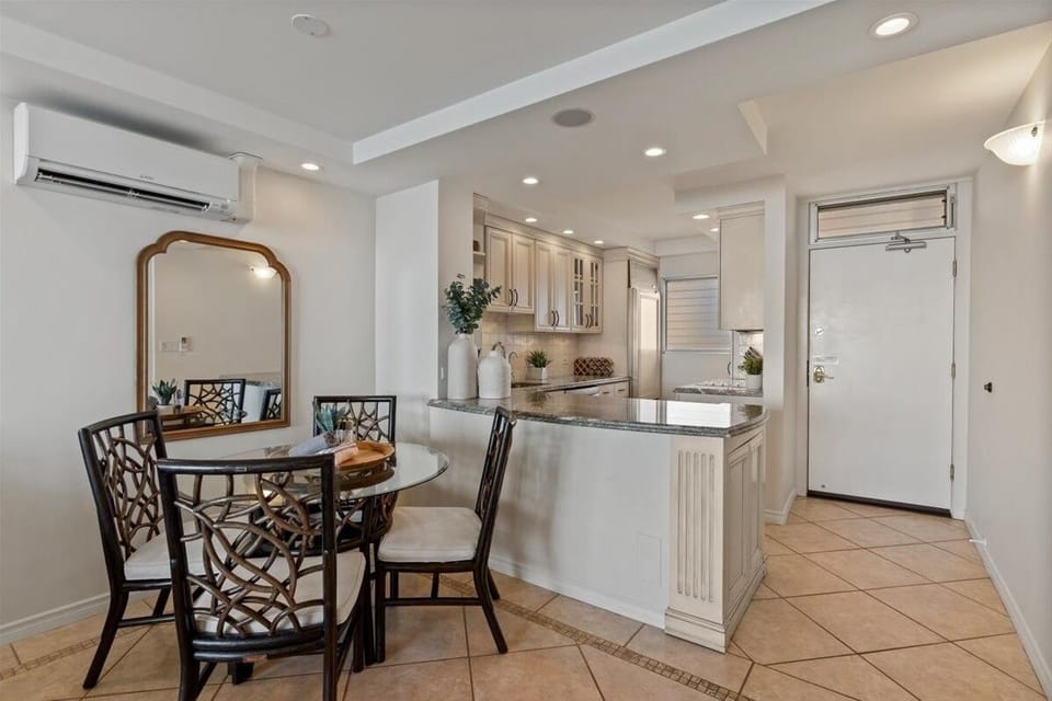 Condo, 2 Bedrooms | Private kitchen | Fridge, oven, stovetop, coffee/tea maker