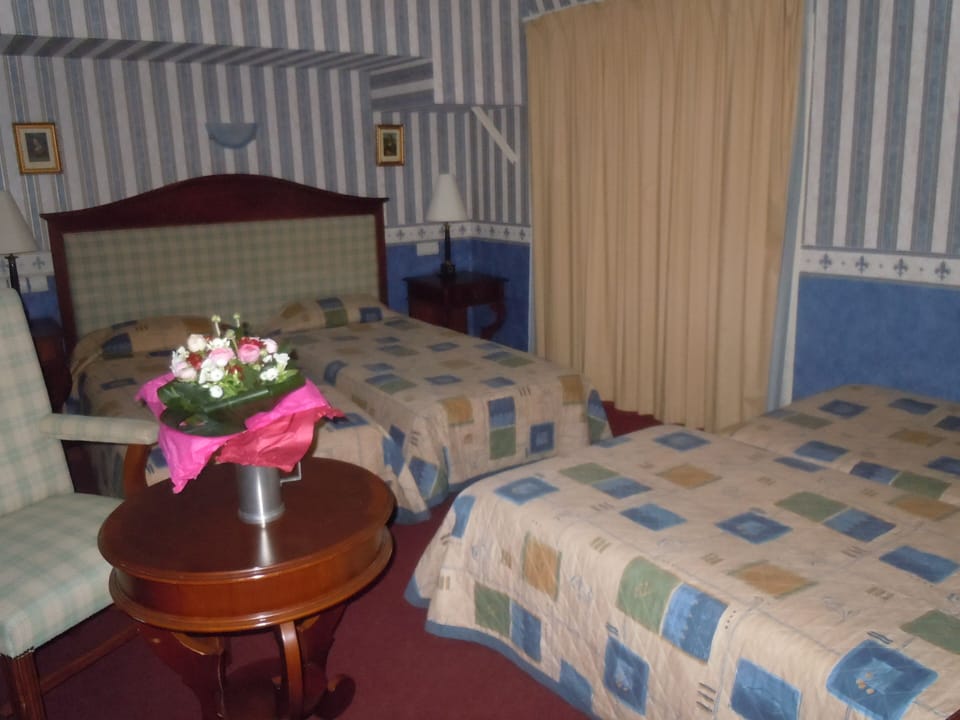 Standard Quadruple Room | In-room safe, desk, free cribs/infant beds, free WiFi