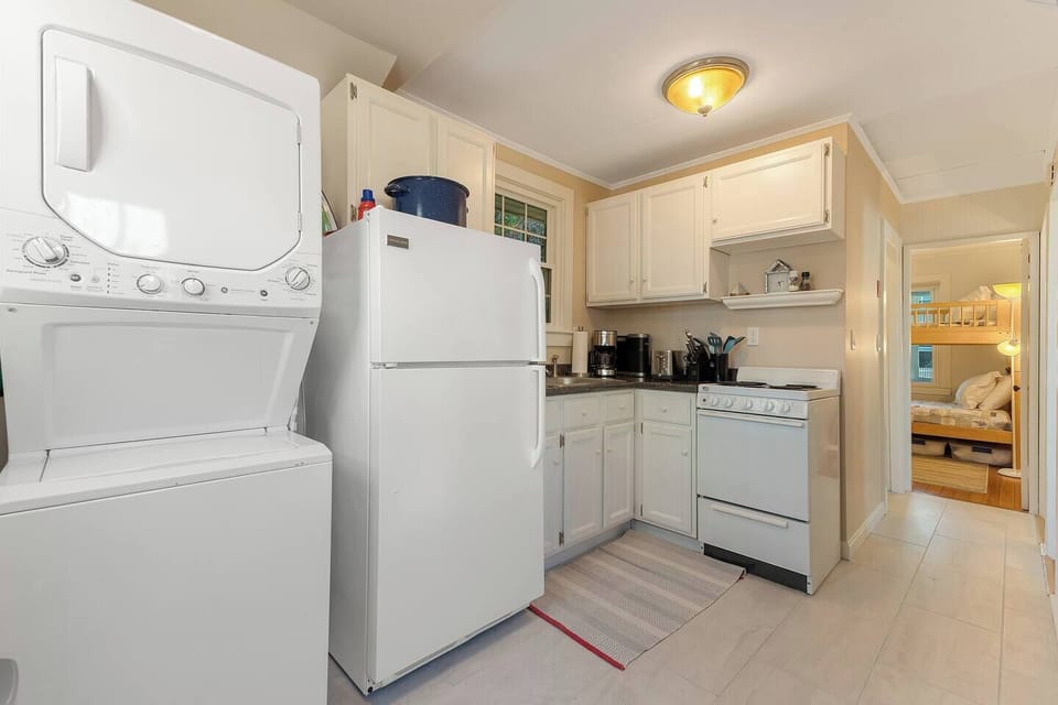 Kitchen & Laundry