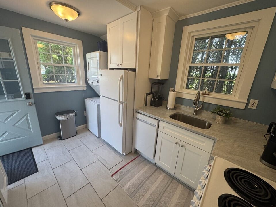 Kitchen & Laundry