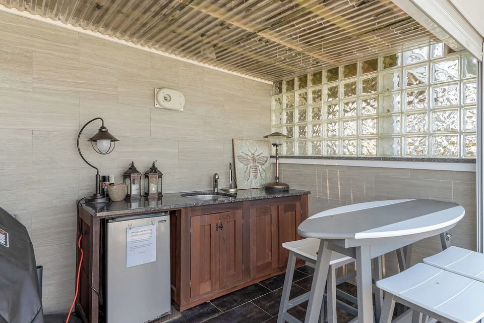 Outdoor Kitchen on the Ocean Patio