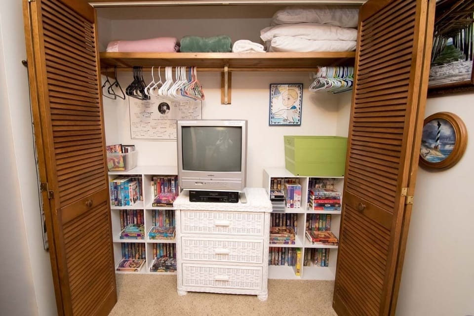 Bunk Rooms Closet