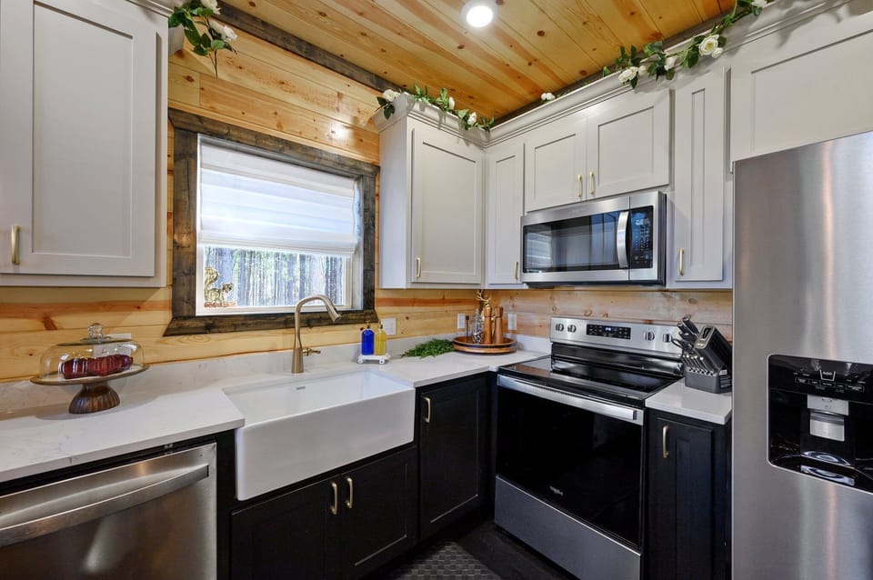 Cook with ease in a well-equipped kitchen that has everything you need for your stay.
