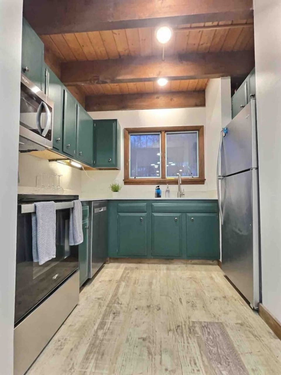 Step into our cozy kitchen, and upgraded appliances for a modern and stylish cooking experience.