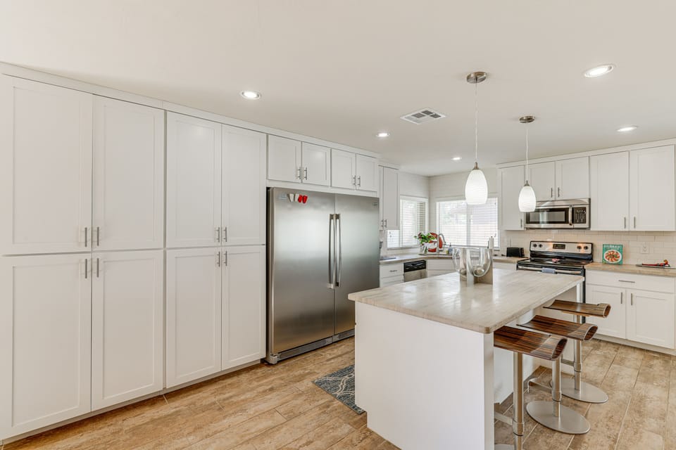 Kitchen | Keurig Coffee Maker | Toaster | Cooking Basics | Bar Seating