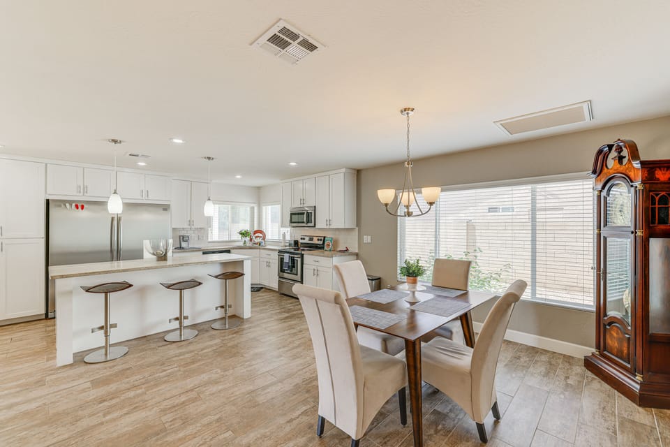 Dining Area | Dishware & Flatware Provided