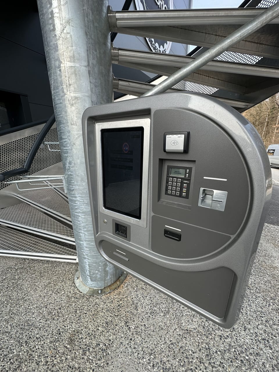 Check-in/check-out kiosk