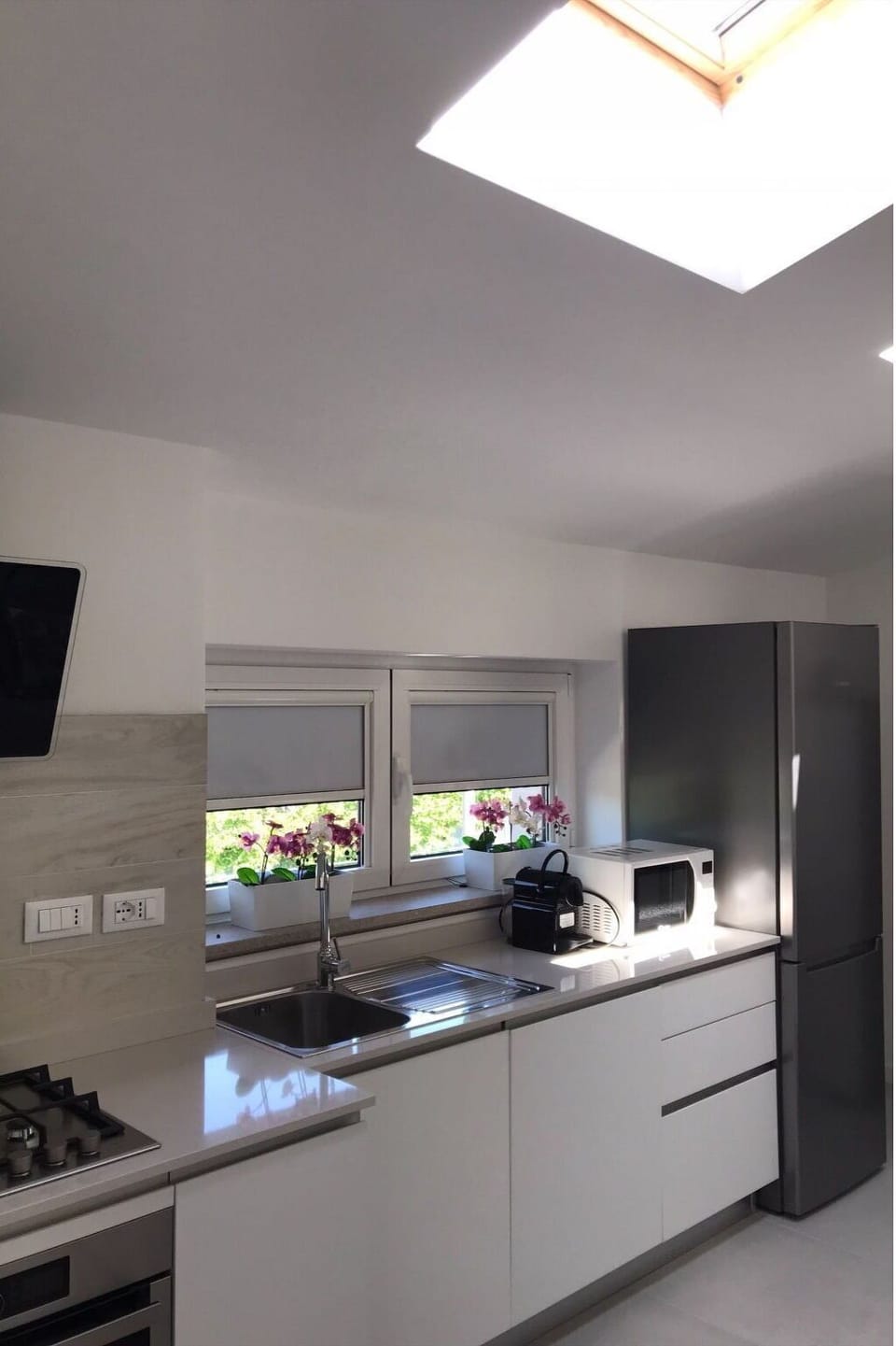 Cabinetry, Property, Countertop, Building, Kitchen Appliance, Kitchen Stove, Interior Design, Lighting, Home Appliance, Wood