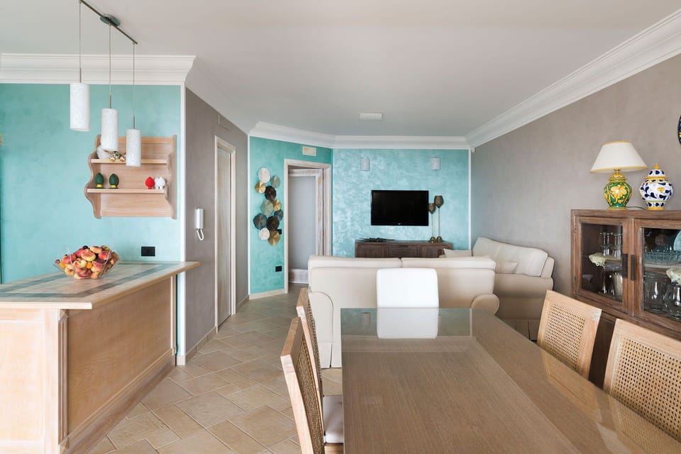 Autumn, Dining Room, Kitchen, Living Room, Spring, Summer