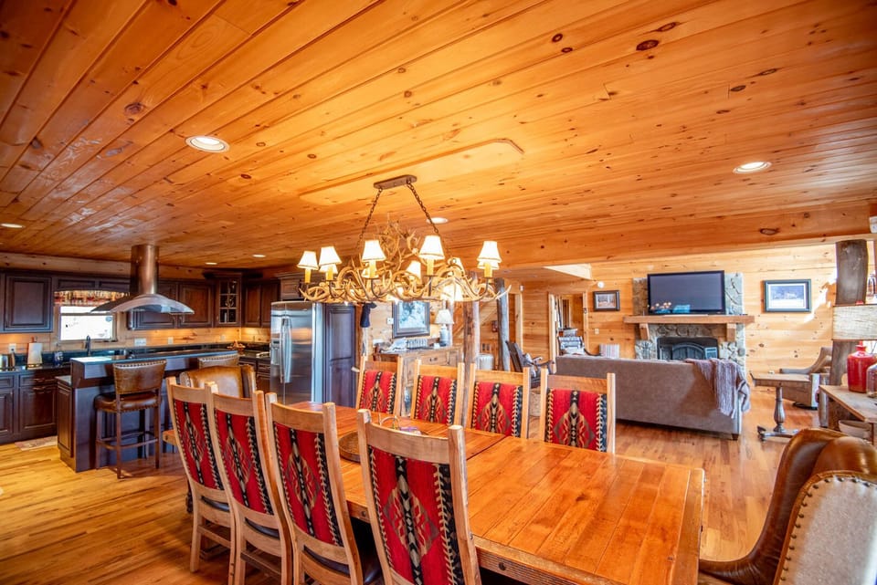 Imagine family meals here...
