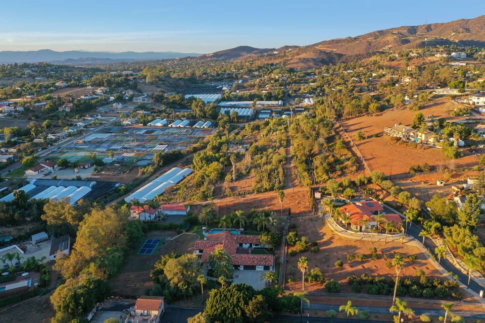Large property to yourself! Please note: the main house is NOT part of your rental.
