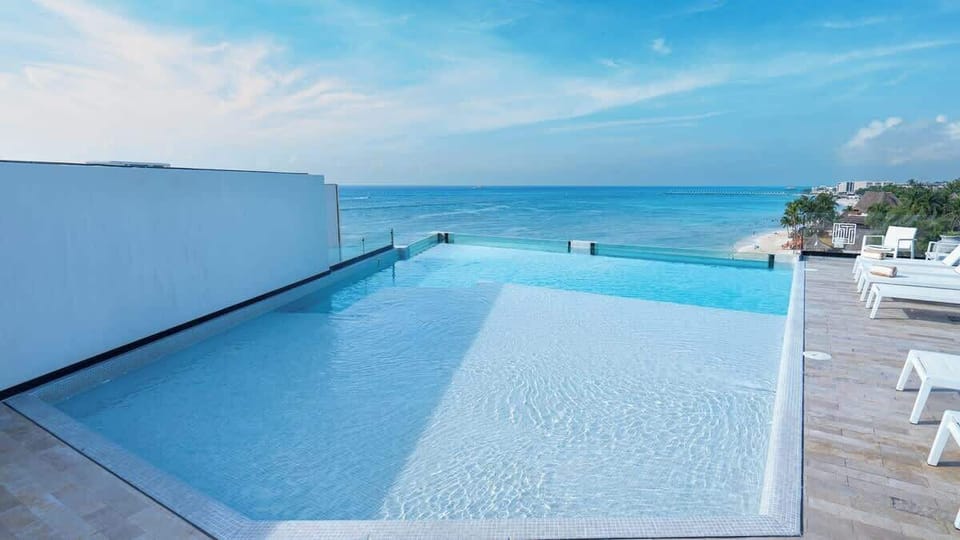 Pool with incredible ocean views for everyone.