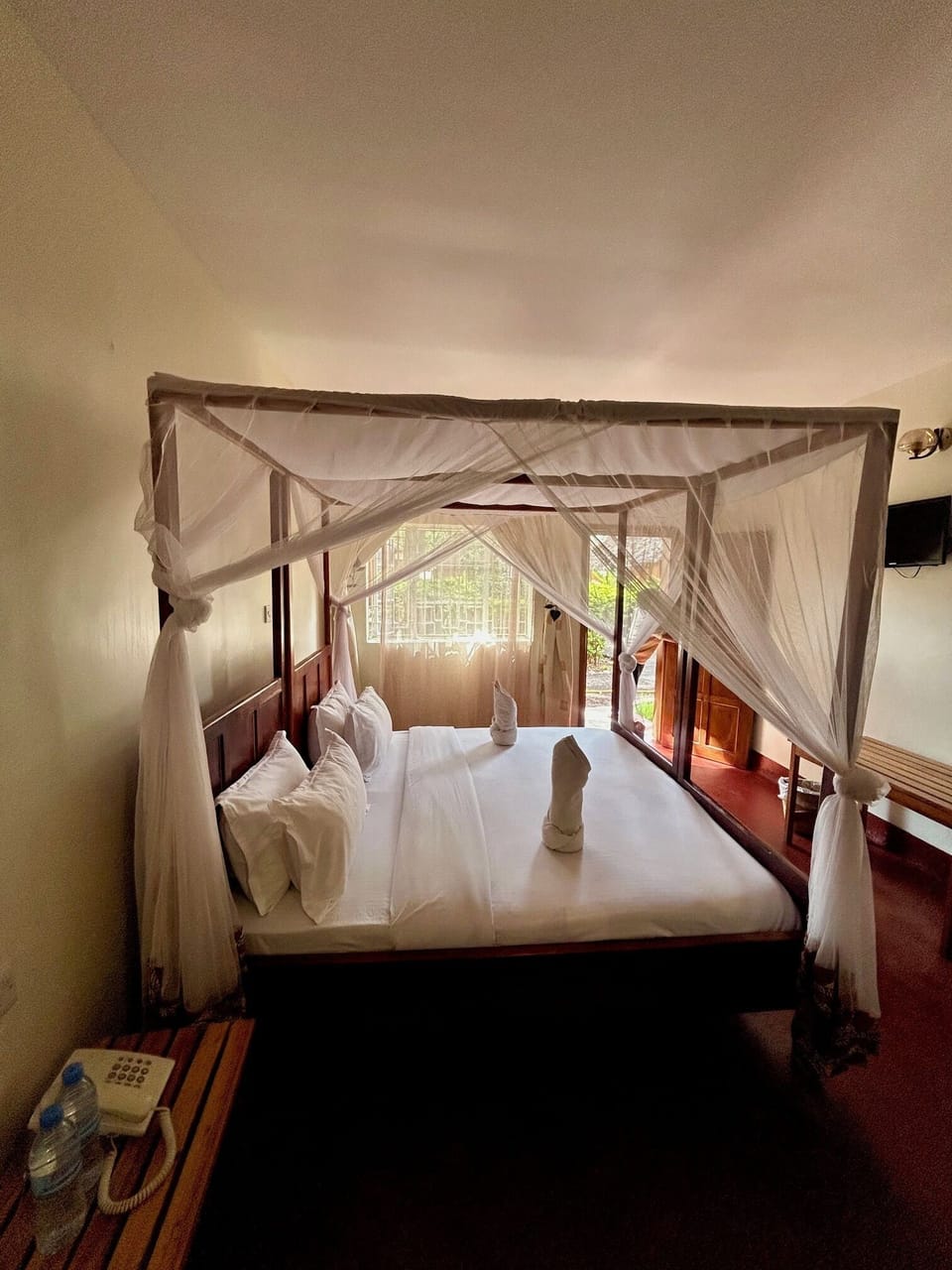 Soundproofing, free WiFi, bed sheets