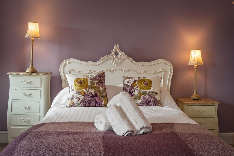 Caldey Island View - Sea Views and Log Burner Apartment in Wales