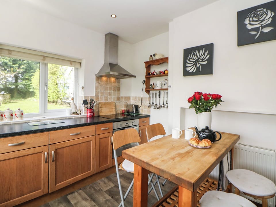 Cottage | Dining