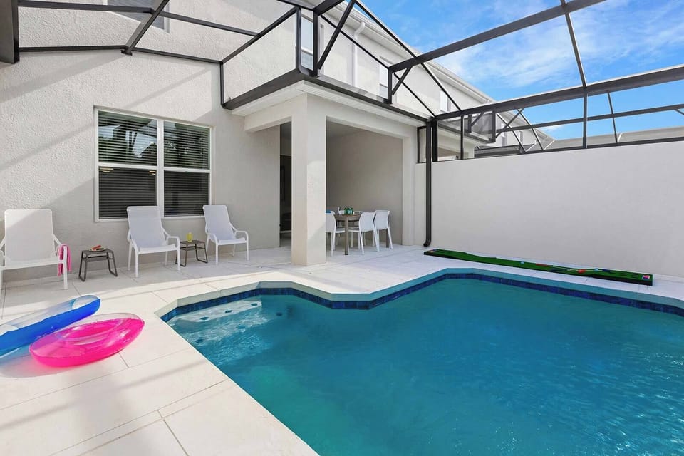 Private Pool & Patio *Highlight*