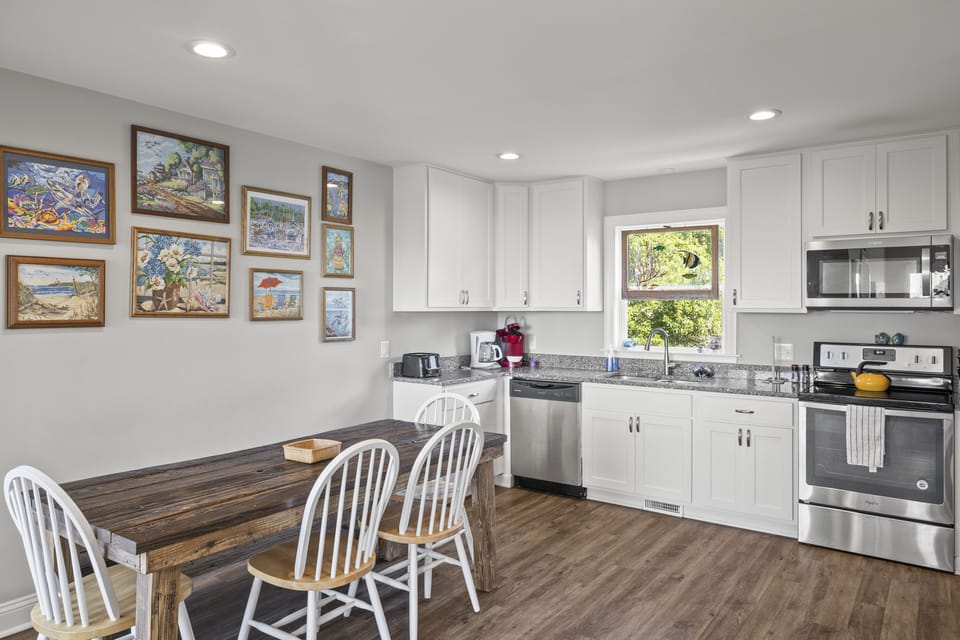 2nd Floor Dining & Kitchen