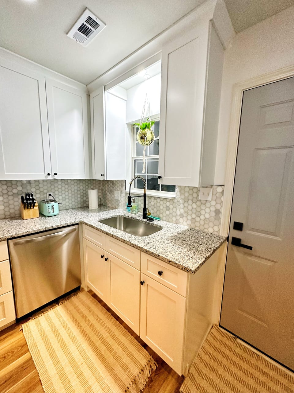 Kitchen with honeycomb backspash - adorable much?